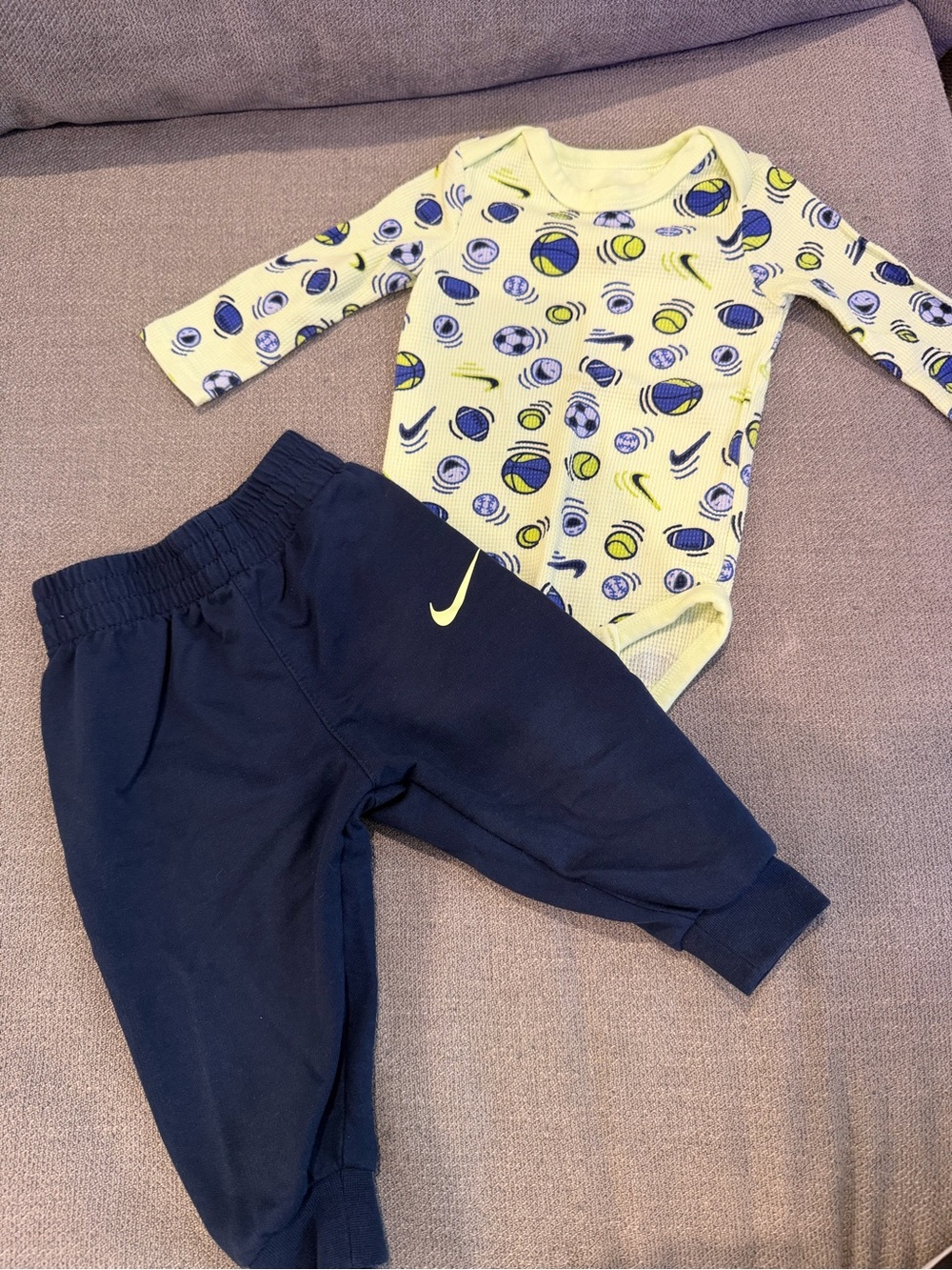 Nike Light Green Men’s Sweater with Black Swoosh